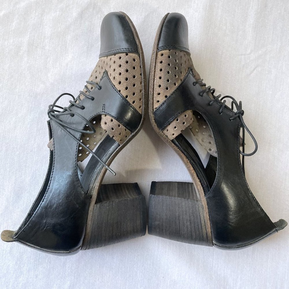 🎉 Gorgeous Italian RETRO VIBE Lace Up Oxford Heels in box Cap Toe 2 TONE US 8.5 - Picture 7 of 11